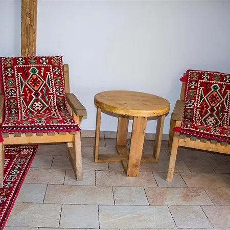 Mountain And A Hobbit House - Jazavcije Rupe * Han Pijesak