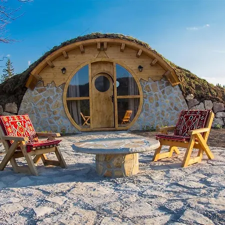 Деревянный коттедж Mountain And A Hobbit House - Jazavcije Rupe *