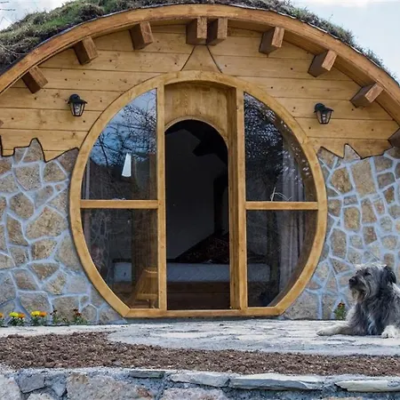 Деревянный коттедж Mountain And A Hobbit House - Jazavcije Rupe Han Pijesak