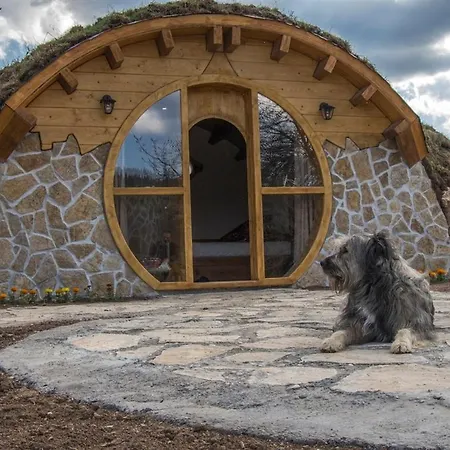 Mountain And A Hobbit House - Jazavcije Rupe * Han Pijesak