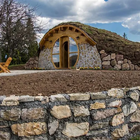 Mountain And A Hobbit House - Jazavcije Rupe Lodge Han Pijesak