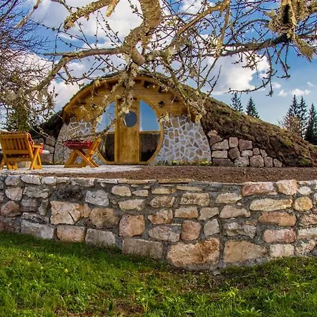 Alojamento de Turismo Selvagem Mountain And A Hobbit House - Jazavcije Rupe